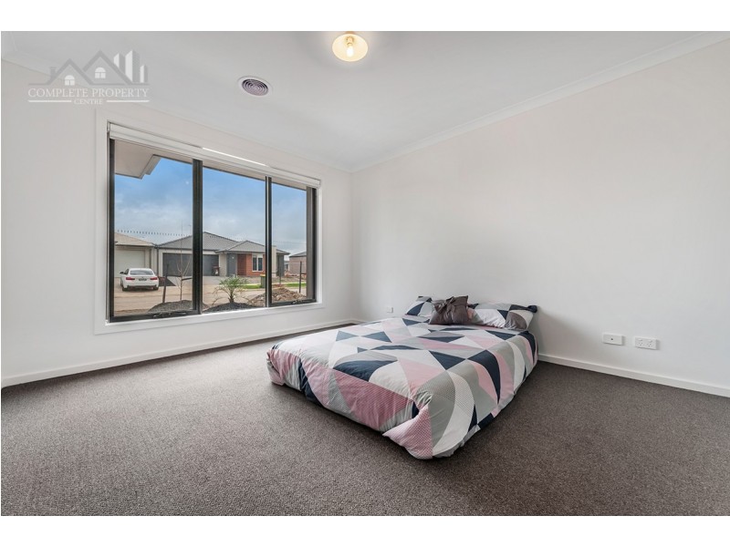 31 Latchford Drive, Mickleham VIC 3064