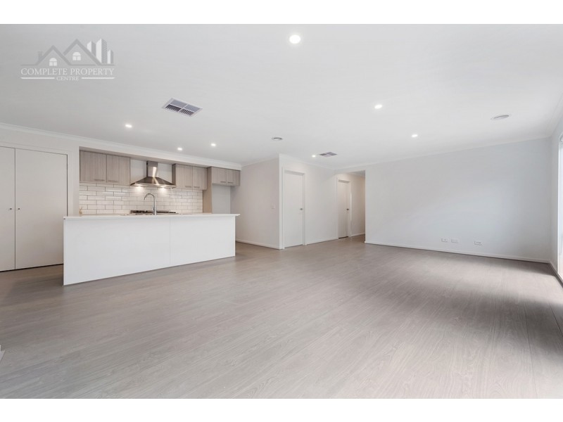 31 Latchford Drive, Mickleham VIC 3064