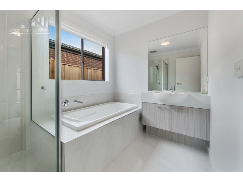 31 Latchford Drive, Mickleham VIC 3064