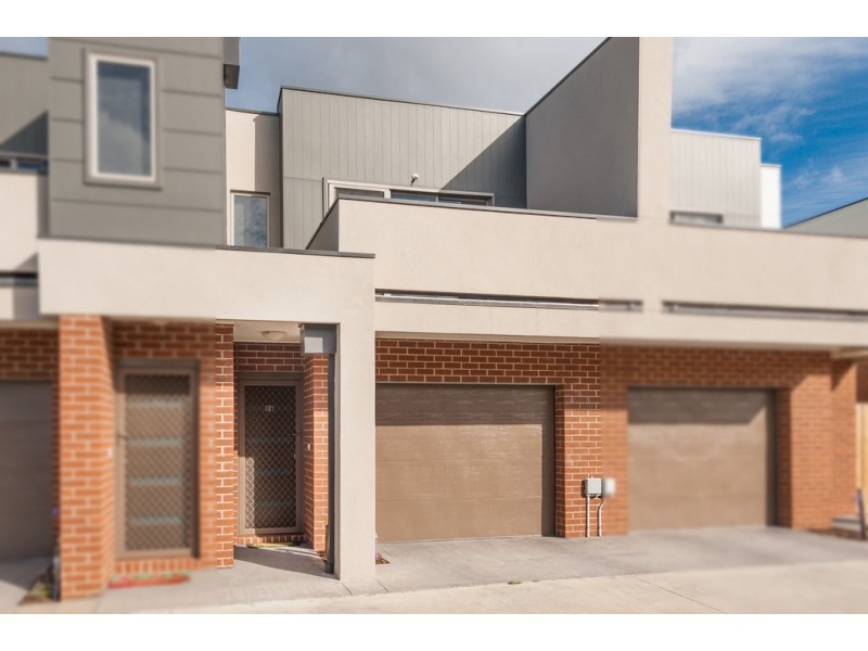 26/64 Escapade Blvd, Craigieburn VIC 3064