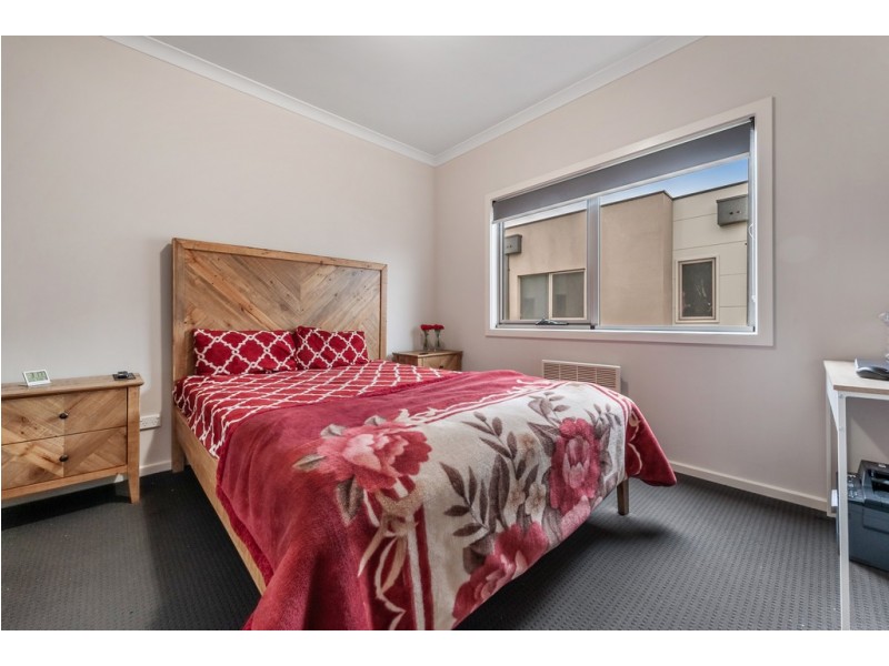 26/64 Escapade Blvd, Craigieburn VIC 3064