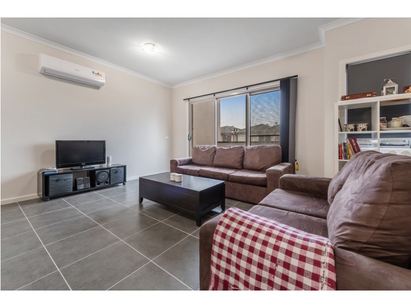 26/64 Escapade Blvd, Craigieburn VIC 3064