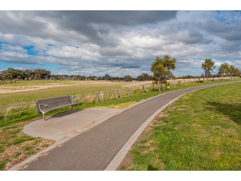 26/64 Escapade Blvd, Craigieburn VIC 3064