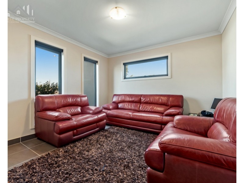 27 Baltrum Drive, Wollert VIC 3750
