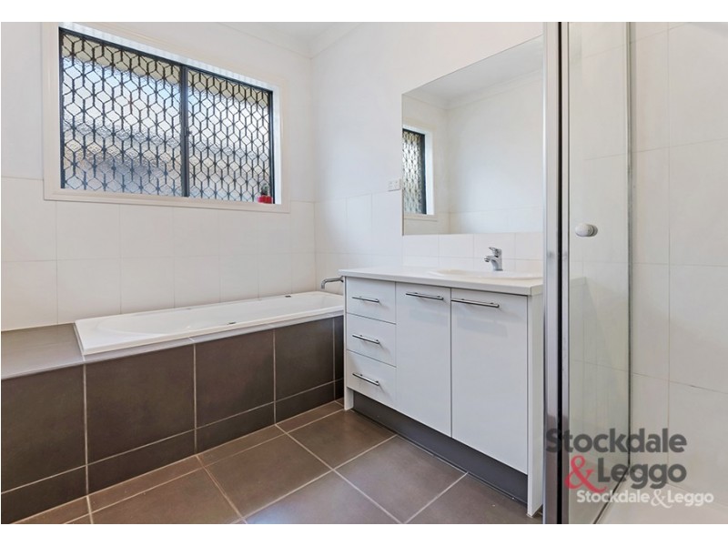 7 Meadow Street, Craigieburn VIC 3064