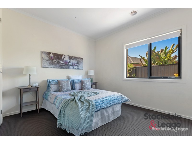 8 Highbury Circuit, Craigieburn VIC 3064