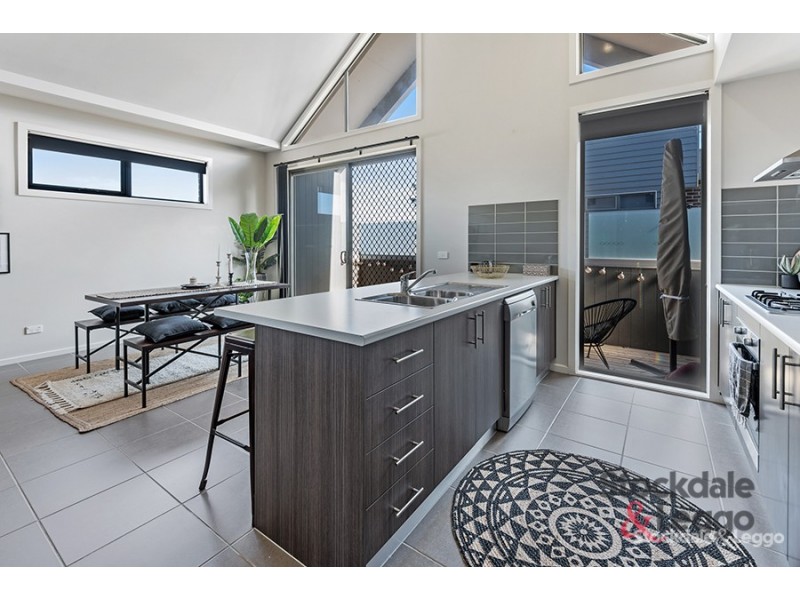 12/24 Healesville Loop, Craigieburn VIC 3064