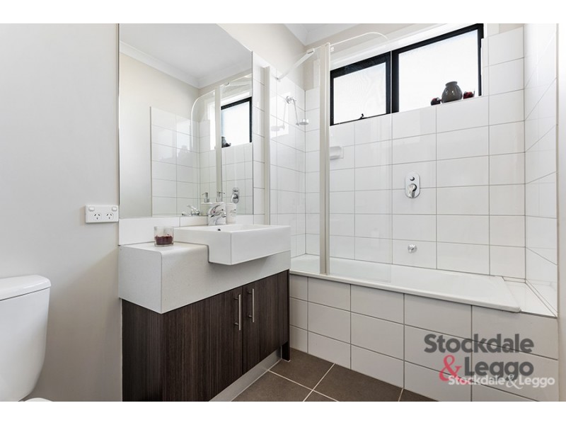 12/24 Healesville Loop, Craigieburn VIC 3064