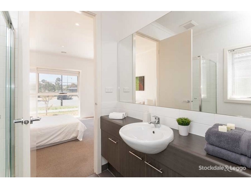 5 Basingstoke Retreat, Craigieburn VIC 3064