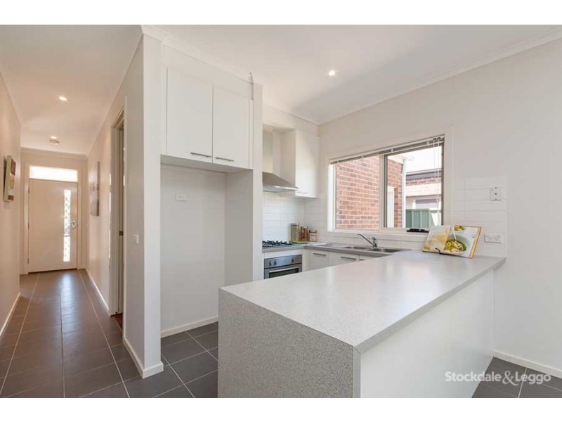 5 Basingstoke Retreat, Craigieburn VIC 3064
