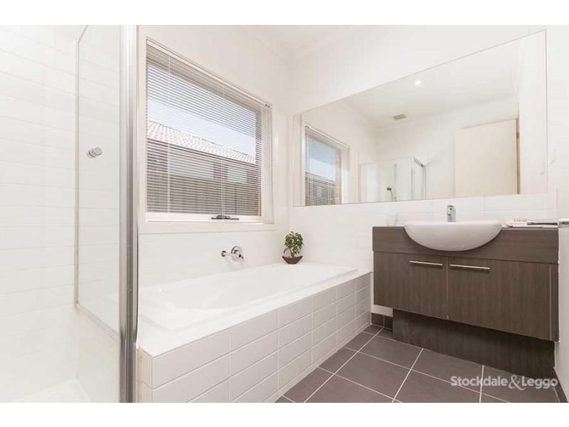 5 Basingstoke Retreat, Craigieburn VIC 3064