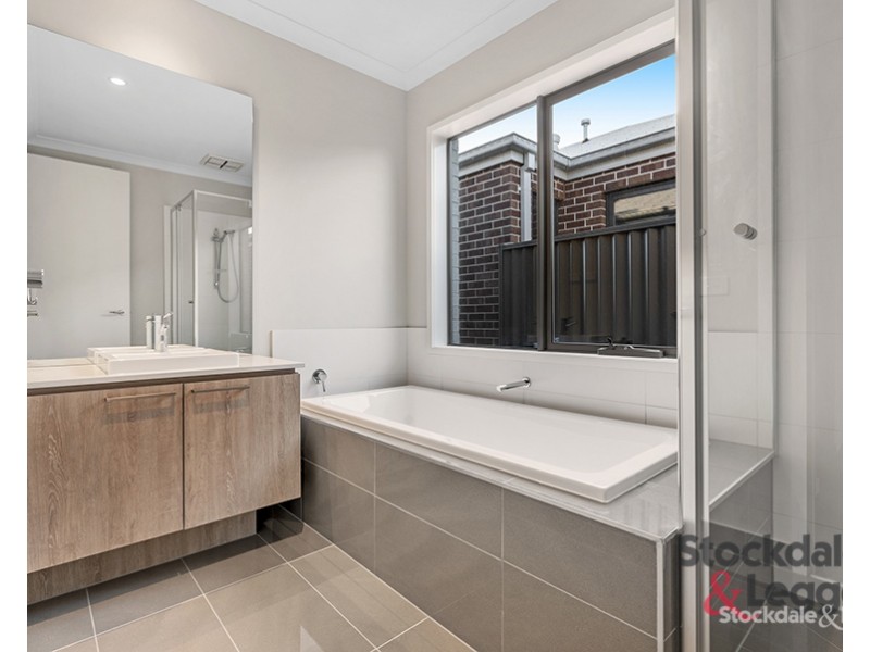 17 Mottlecah Circuit, Craigieburn VIC 3064