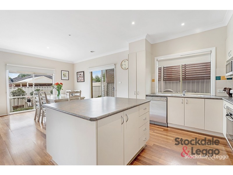 5 Parkstone View, Craigieburn VIC 3064