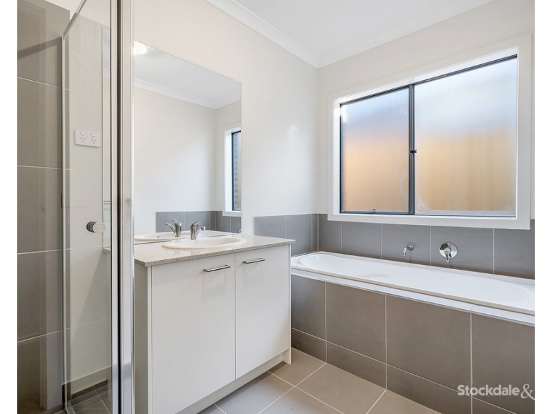 8 Welland Drive, Mickleham VIC 3064