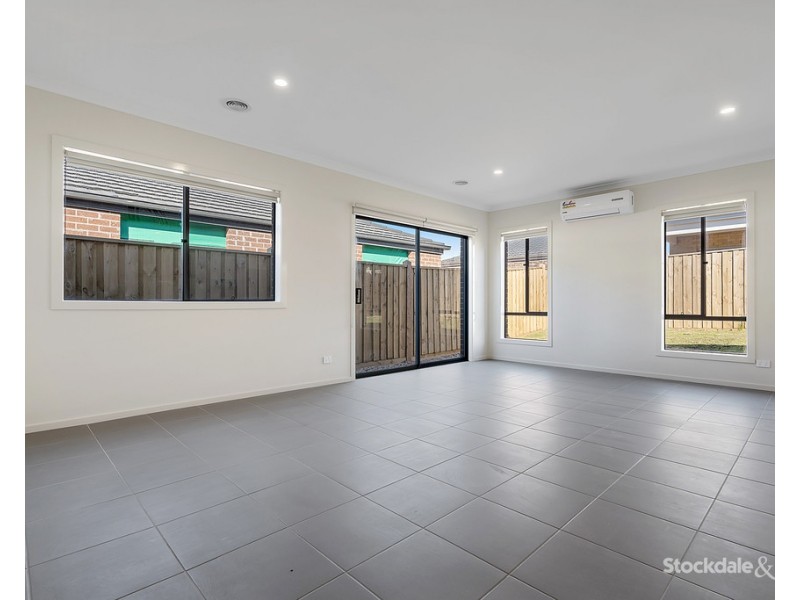 8 Welland Drive, Mickleham VIC 3064