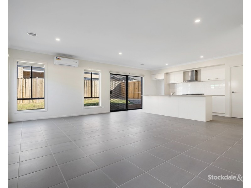 8 Welland Drive, Mickleham VIC 3064