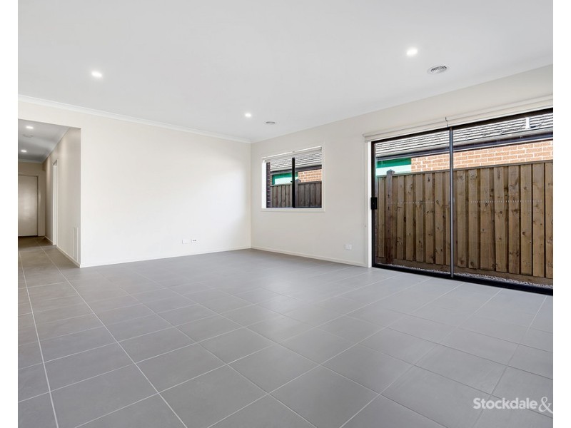8 Welland Drive, Mickleham VIC 3064