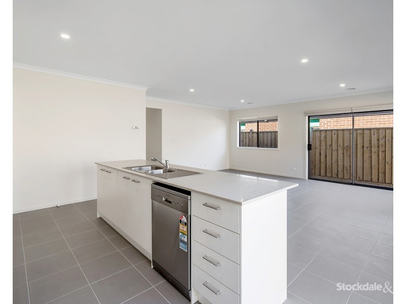 8 Welland Drive, Mickleham VIC 3064