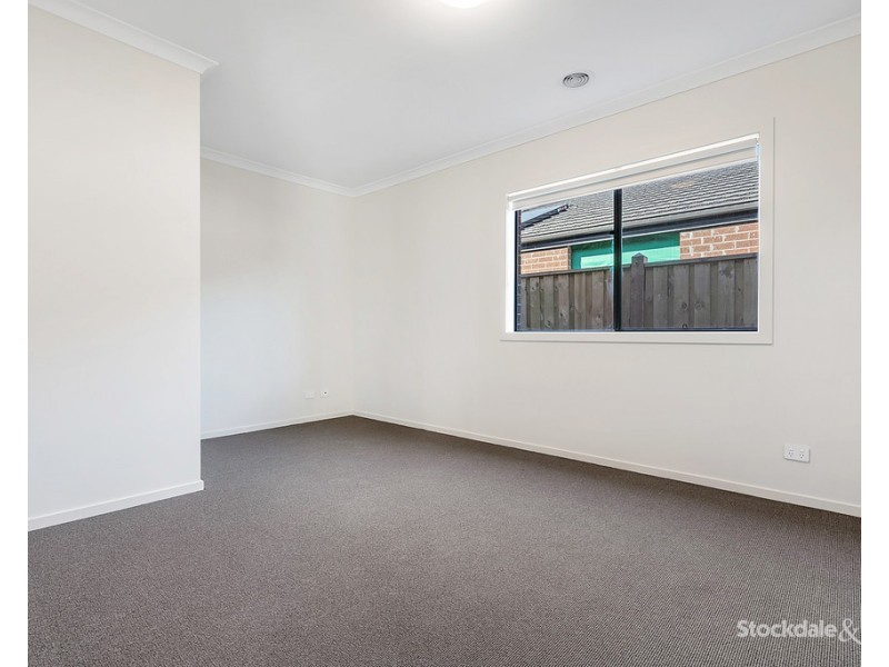 8 Welland Drive, Mickleham VIC 3064
