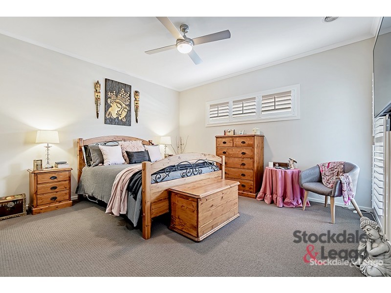 10 Waterway Street, Craigieburn VIC 3064