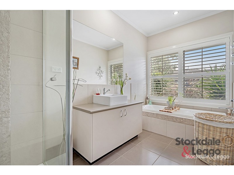 10 Waterway Street, Craigieburn VIC 3064