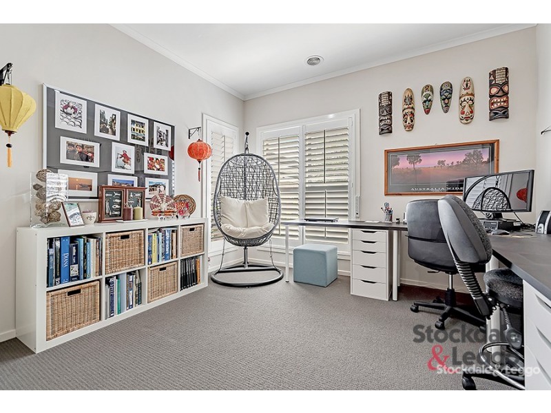 10 Waterway Street, Craigieburn VIC 3064