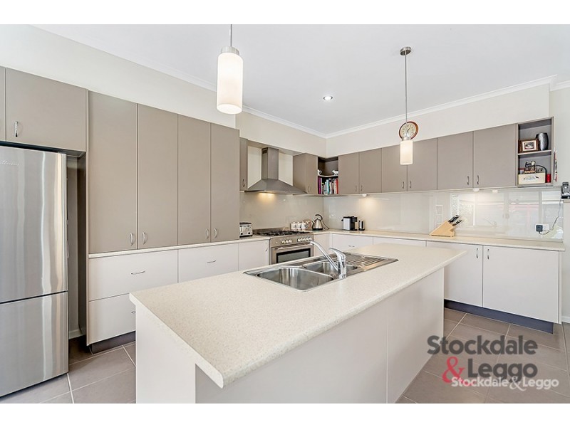 10 Waterway Street, Craigieburn VIC 3064