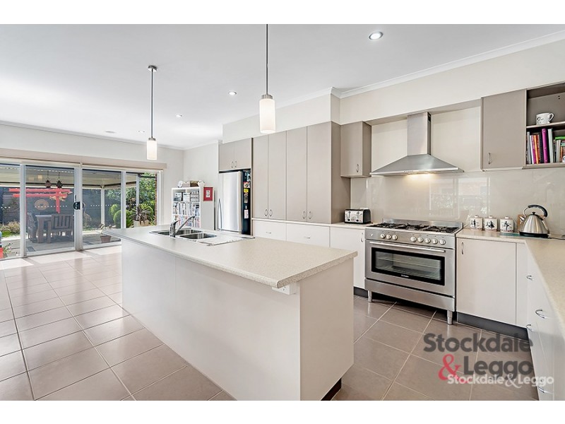 10 Waterway Street, Craigieburn VIC 3064