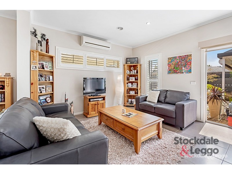 10 Waterway Street, Craigieburn VIC 3064