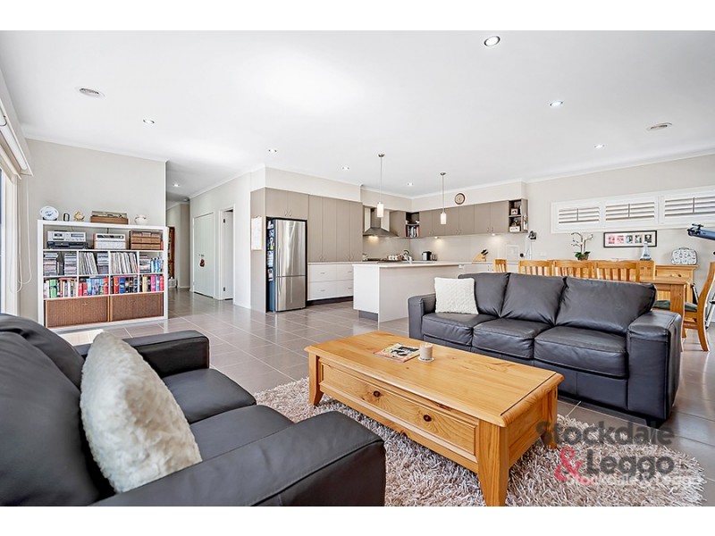 10 Waterway Street, Craigieburn VIC 3064