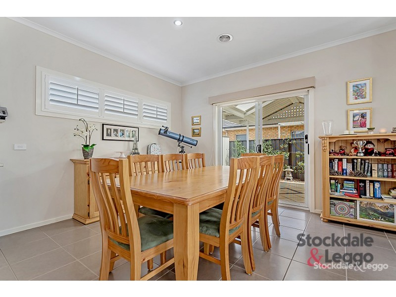 10 Waterway Street, Craigieburn VIC 3064