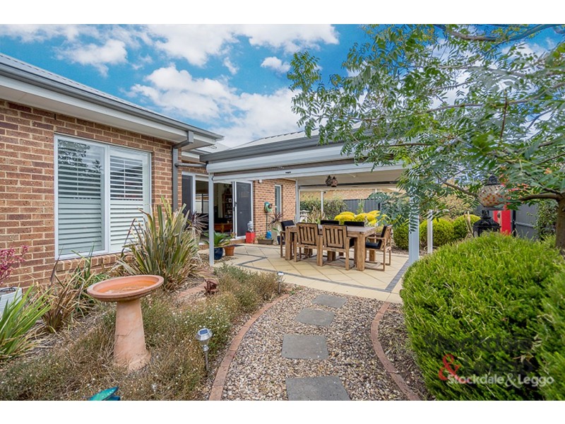 10 Waterway Street, Craigieburn VIC 3064