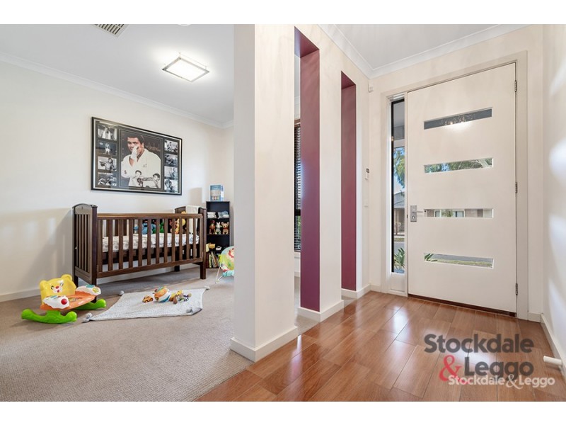 5 Nottingham Close, Craigieburn VIC 3064