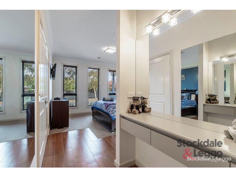 5 Nottingham Close, Craigieburn VIC 3064