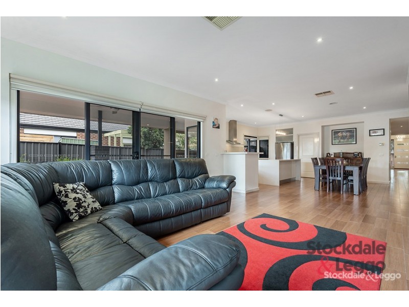 5 Nottingham Close, Craigieburn VIC 3064