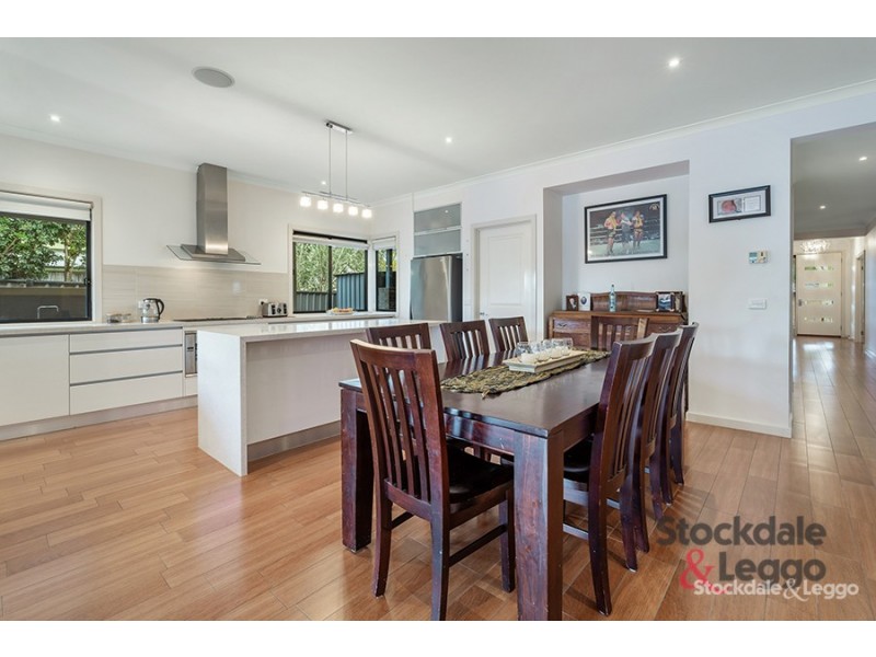 5 Nottingham Close, Craigieburn VIC 3064