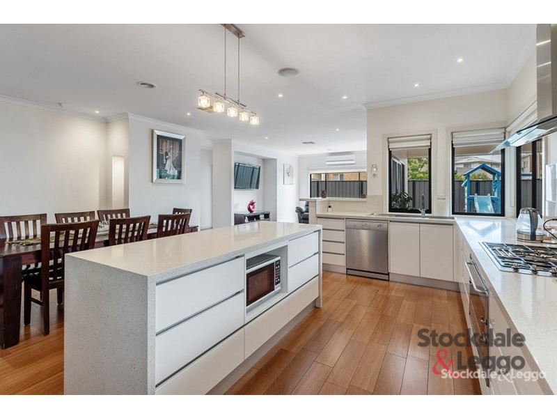 5 Nottingham Close, Craigieburn VIC 3064