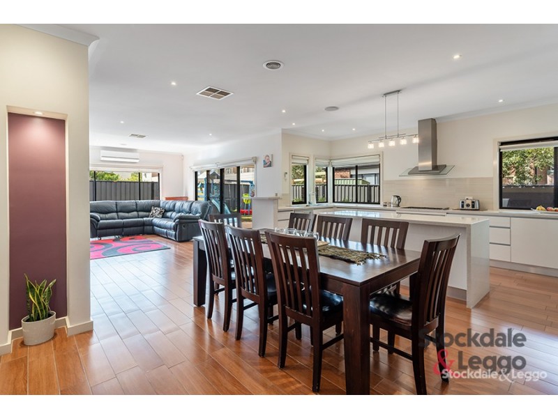 5 Nottingham Close, Craigieburn VIC 3064