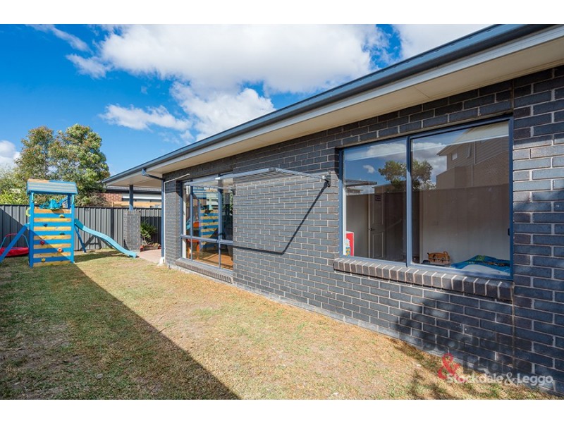 5 Nottingham Close, Craigieburn VIC 3064