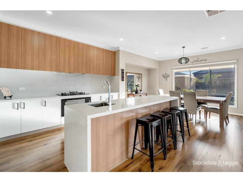 16 Reveille Way, Mickleham VIC 3064