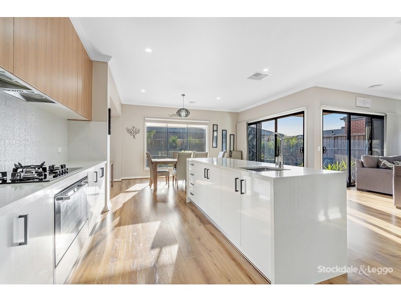 16 Reveille Way, Mickleham VIC 3064