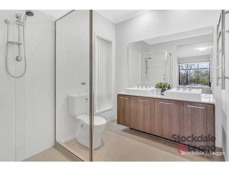 30 Cradle Mountain Drive, Craigieburn VIC 3064