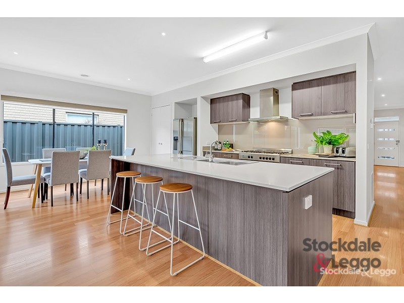 30 Cradle Mountain Drive, Craigieburn VIC 3064