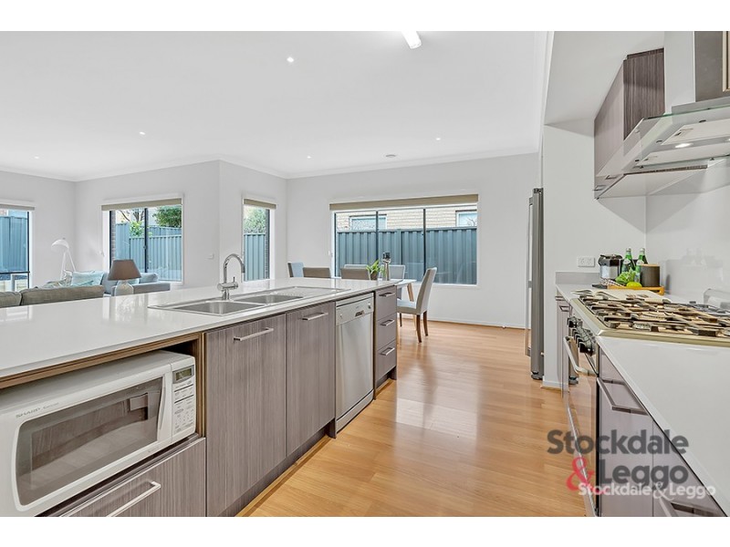 30 Cradle Mountain Drive, Craigieburn VIC 3064