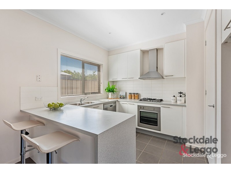 8 Highbury Circuit, Craigieburn VIC 3064