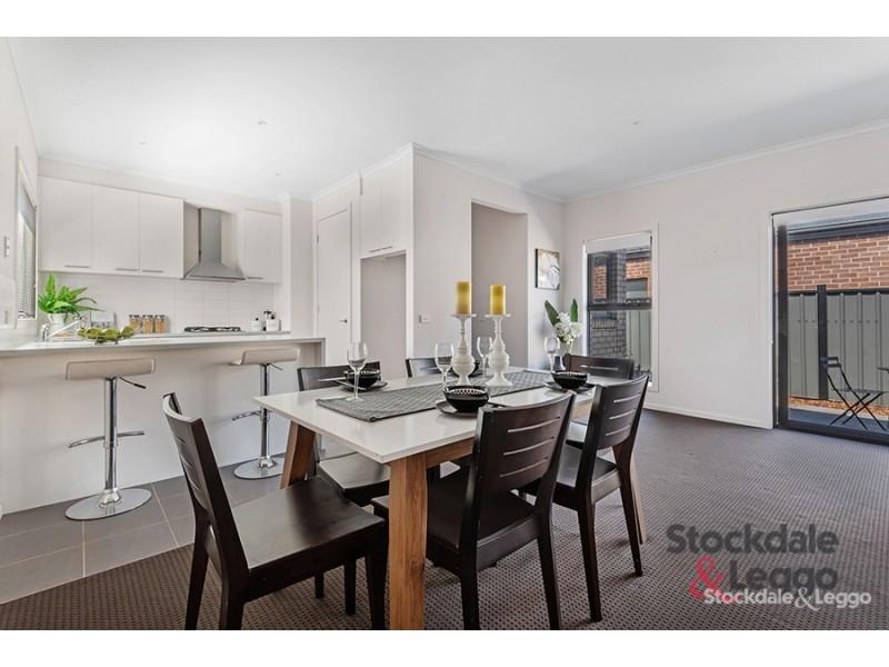 8 Highbury Circuit, Craigieburn VIC 3064