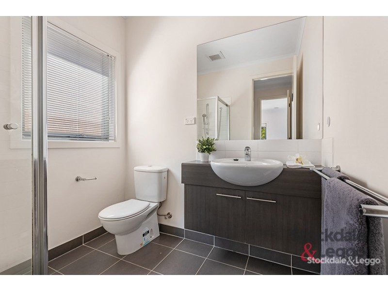 8 Highbury Circuit, Craigieburn VIC 3064