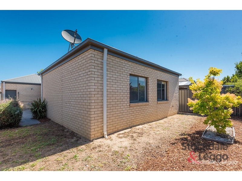8 Highbury Circuit, Craigieburn VIC 3064