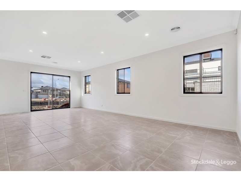 15 Millau Avenue, Craigieburn VIC 3064