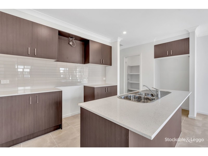 15 Millau Avenue, Craigieburn VIC 3064